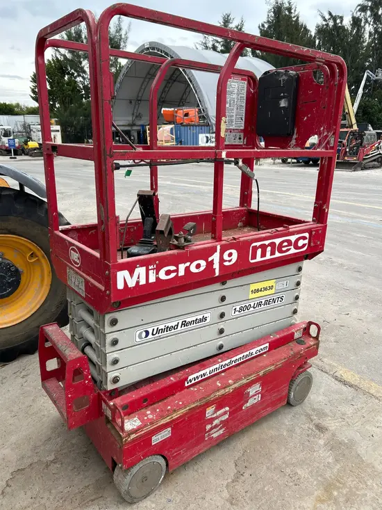 2018 MEC MICRO 19 Scissor Lift