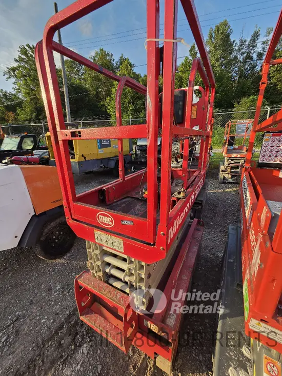 2018 MEC MICRO 19 Scissor Lift