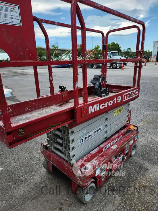 2018 MEC MICRO 19 Scissor Lift