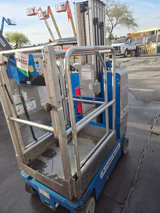 2018 Genie GR-20 Self-Propelled One-Person Lift