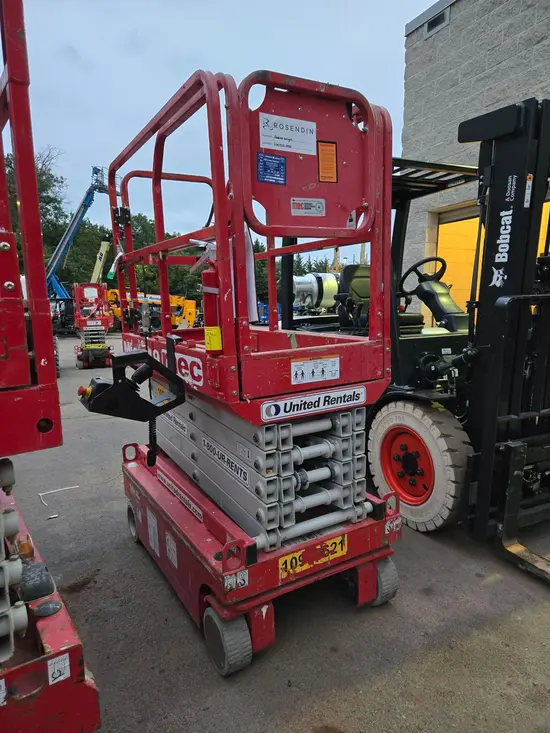2019 MEC MICRO 19 Scissor Lift