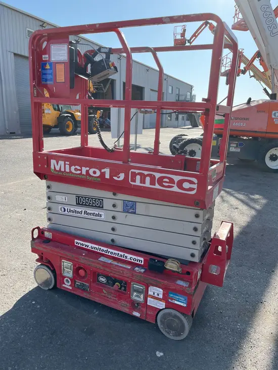 2019 MEC MICRO 19 Scissor Lift