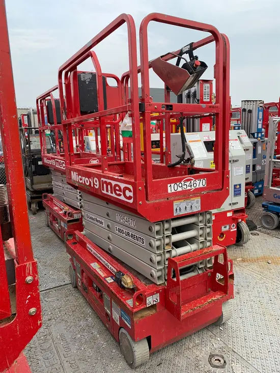 2019 MEC MICRO 19 Scissor Lift