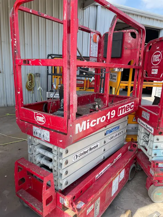2018 MEC MICRO 19 Scissor Lift