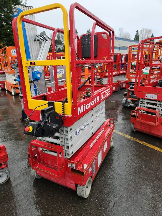 2018 MEC MICRO 19 Scissor Lift