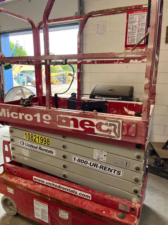 2018 MEC MICRO 19 Scissor Lift