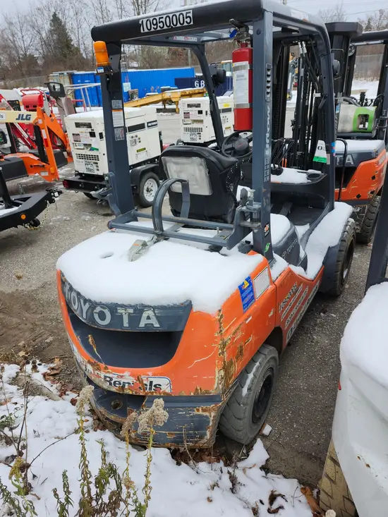 2019 Toyota 8FGU30 Warehouse Forklift