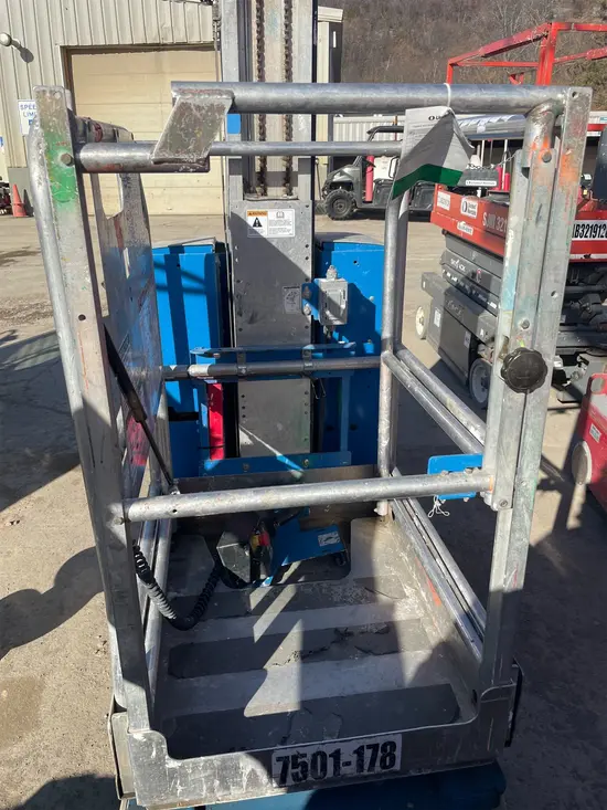 2018 Genie GR-20 Self-Propelled One-Person Lift