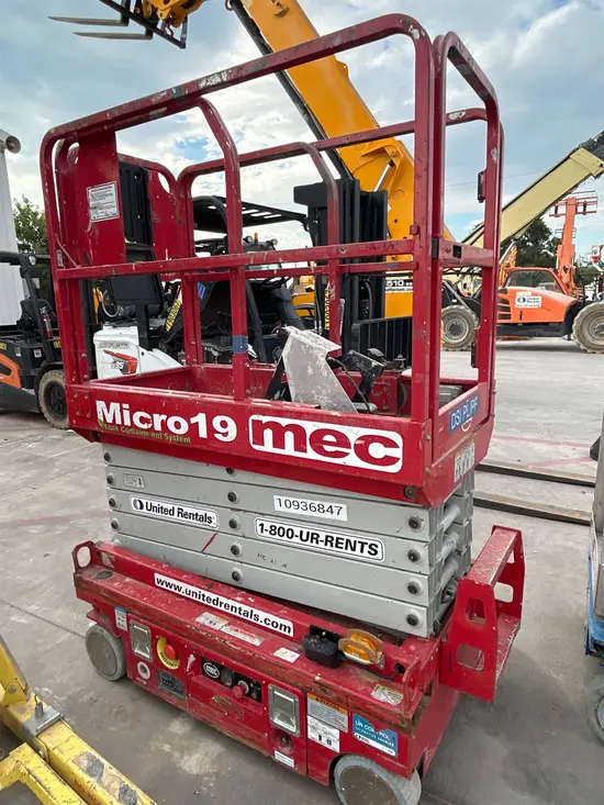 2019 MEC MICRO 19 Scissor Lift