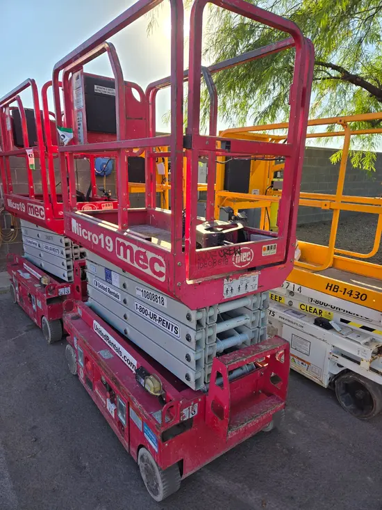 2018 MEC MICRO 19 Scissor Lift