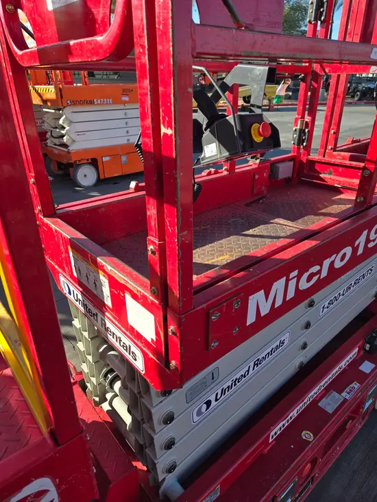 2018 MEC MICRO 19 Scissor Lift