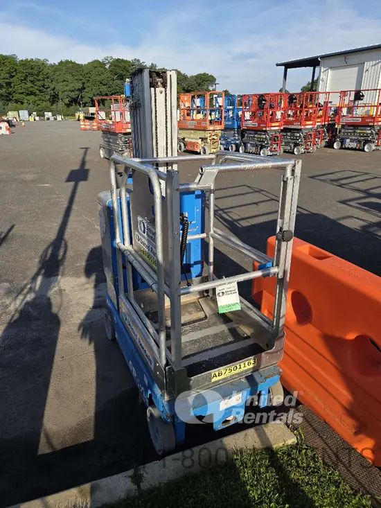 2018 Genie GR-20 Self-Propelled One-Person Lift