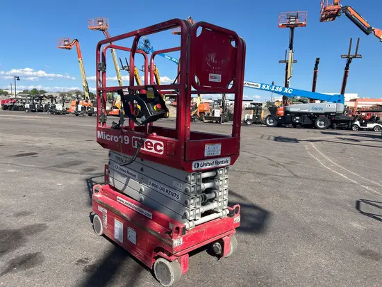 2019 MEC MICRO 19 Scissor Lift