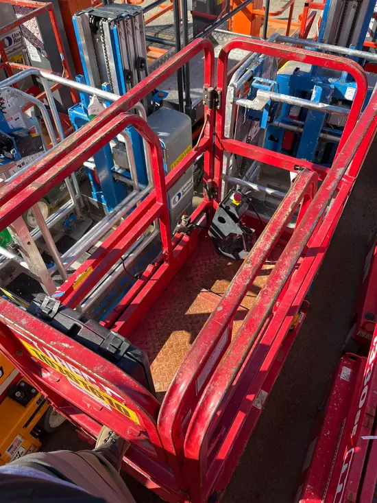 2018 MEC 1330SE Scissor Lift