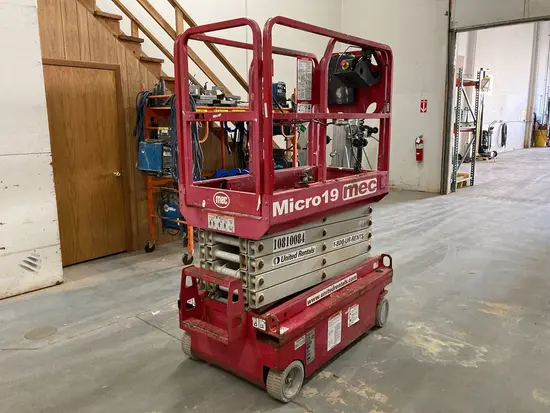 2018 MEC MICRO 19 Scissor Lift