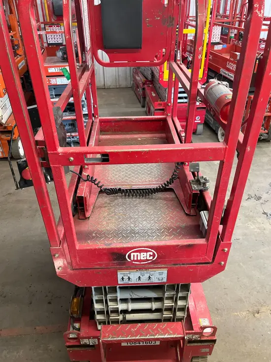 2018 MEC MICRO 19 Scissor Lift