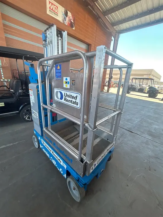 2019 Genie GR-20 Self-Propelled One-Person Lift