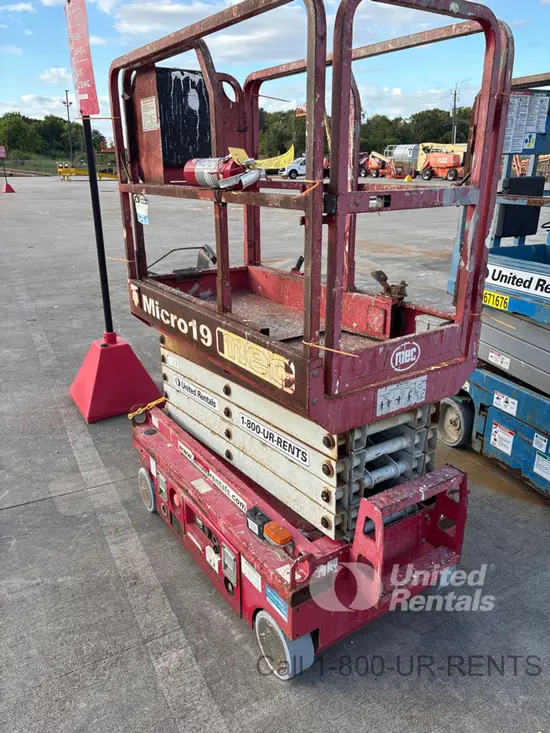 2018 MEC MICRO 19 Scissor Lift