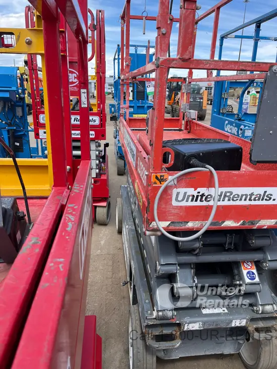 2017 MEC MICRO 19 Scissor Lift