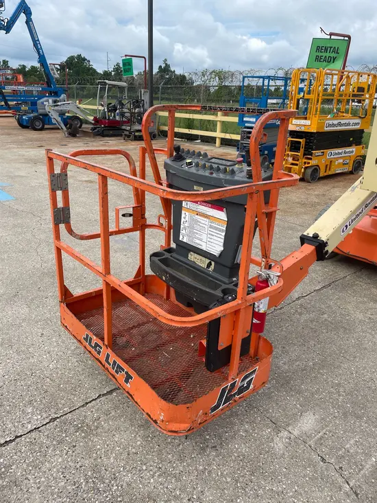 2017 JLG E400AN Articulating Boom Lift