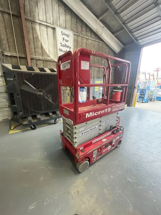 2018 MEC MICRO 19 Scissor Lift