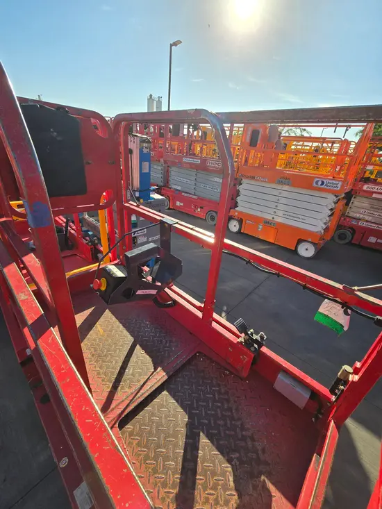 2018 MEC MICRO 19 Scissor Lift