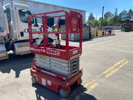 2019 MEC MICRO 19 Scissor Lift