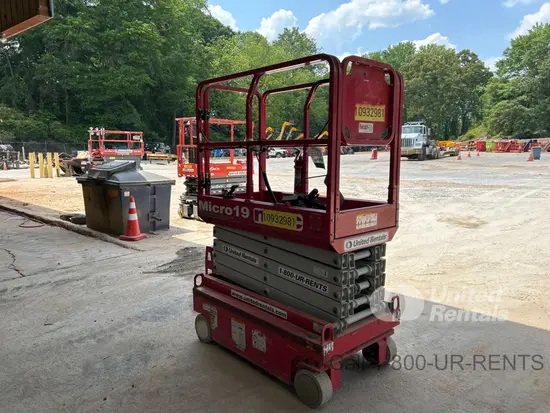 2019 MEC MICRO 19 Scissor Lift