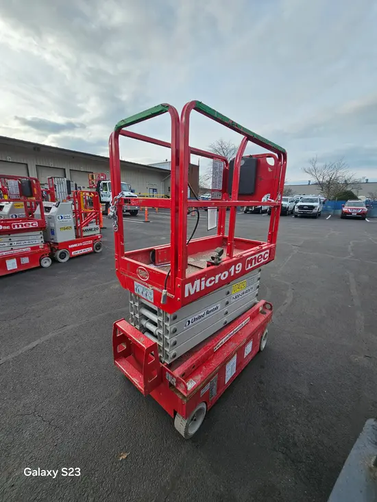 2018 MEC MICRO 19 Scissor Lift
