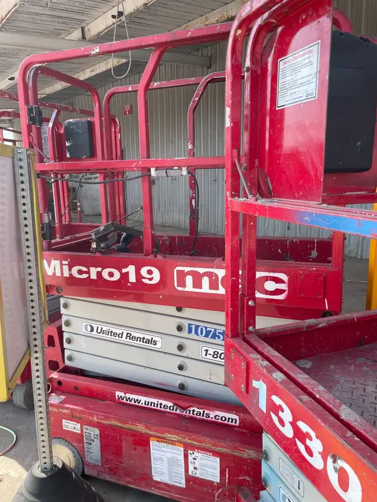 2018 MEC MICRO 19 Scissor Lift