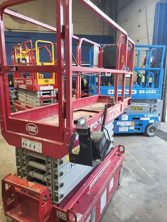 2018 MEC MICRO 19 Scissor Lift