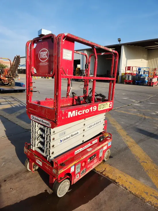 2018 MEC MICRO 19 Scissor Lift