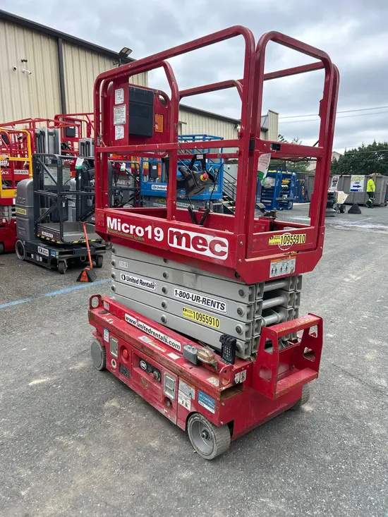 2019 MEC MICRO 19 Scissor Lift
