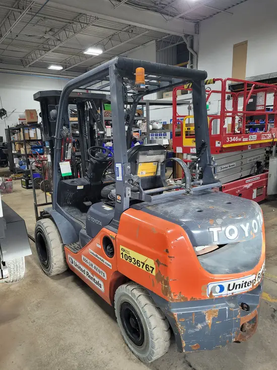 2019 Toyota 8FGU30 Warehouse Forklift