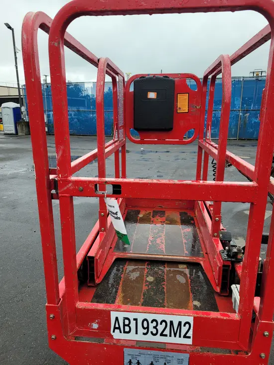 2018 MEC MICRO 19 Scissor Lift