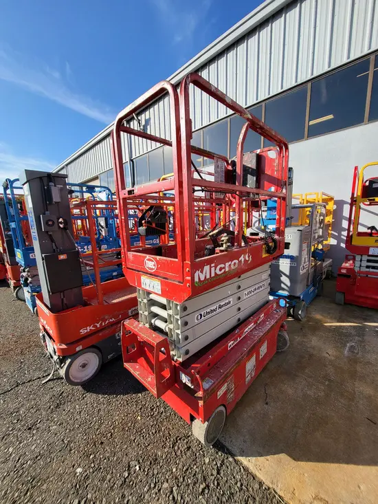 2019 MEC MICRO 19 Scissor Lift