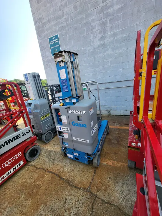 2018 Genie GR-20 Self-Propelled One-Person Lift