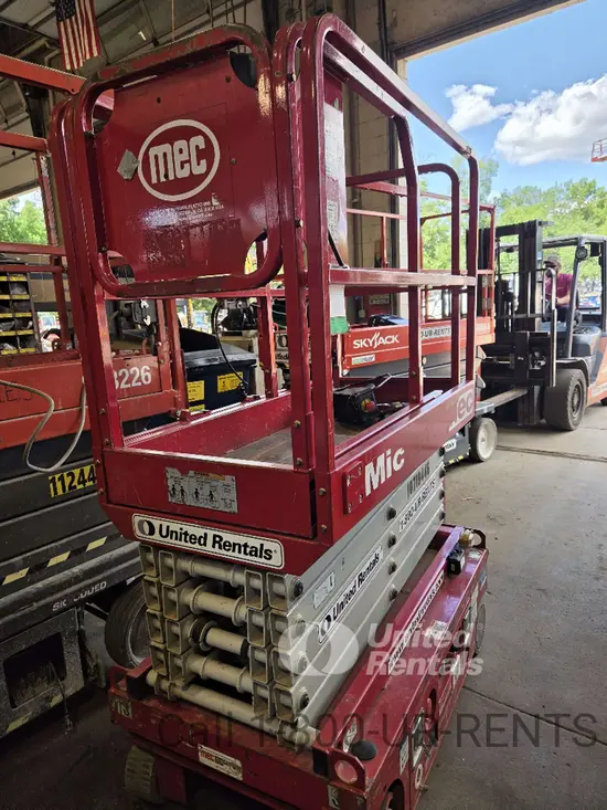 2018 MEC MICRO 19 Scissor Lift