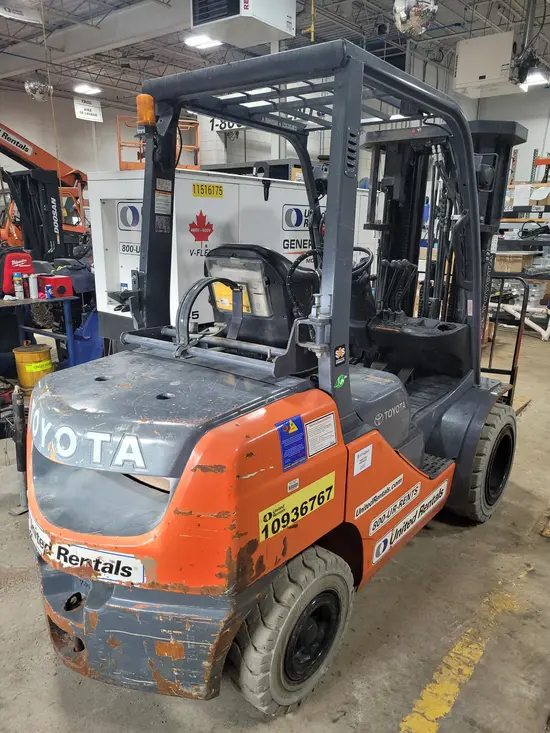 2019 Toyota 8FGU30 Warehouse Forklift