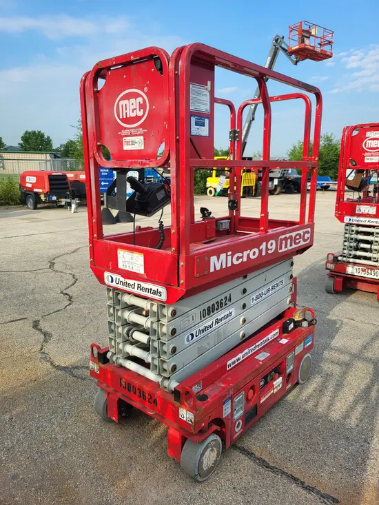 2018 MEC MICRO 19 Scissor Lift