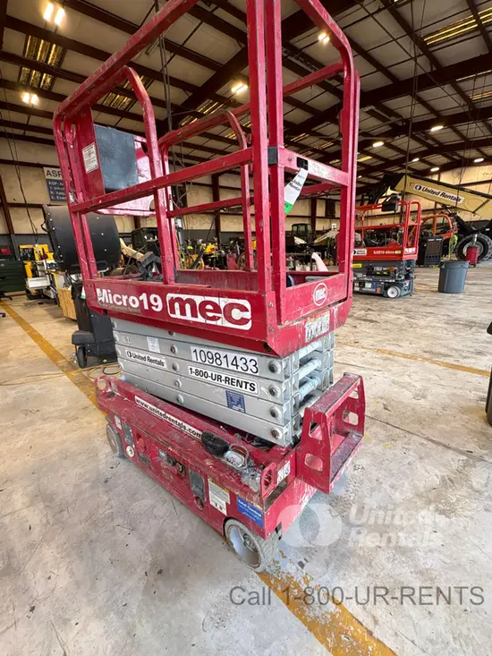 2019 MEC MICRO 19 Scissor Lift