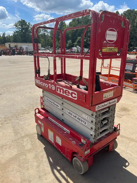 2019 MEC MICRO 19 Scissor Lift