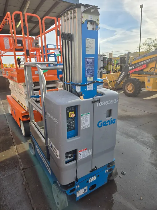 2018 Genie GR-20 Self-Propelled One-Person Lift