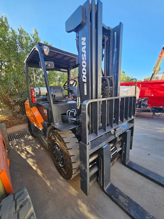 2019 Doosan G35S-7DF Warehouse Forklift