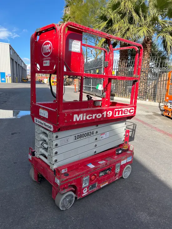 2018 MEC MICRO 19 Scissor Lift