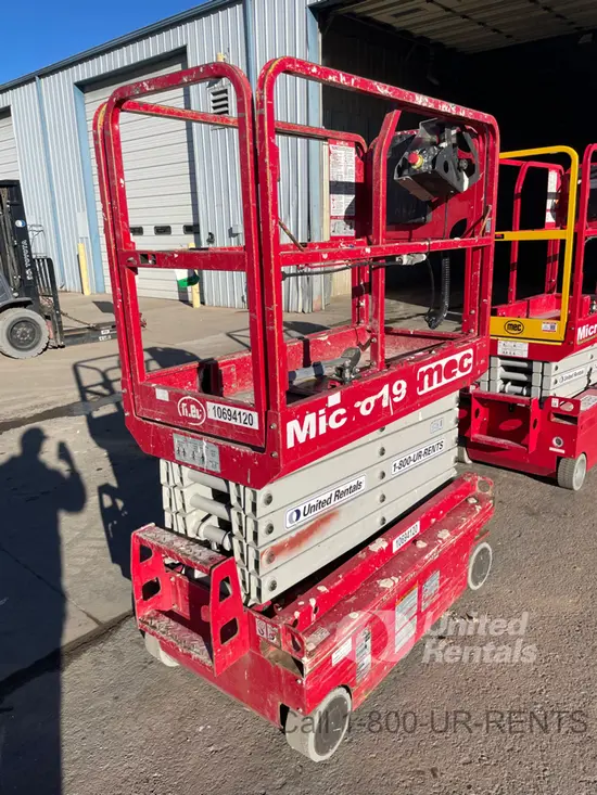 2017 MEC MICRO 19 Scissor Lift
