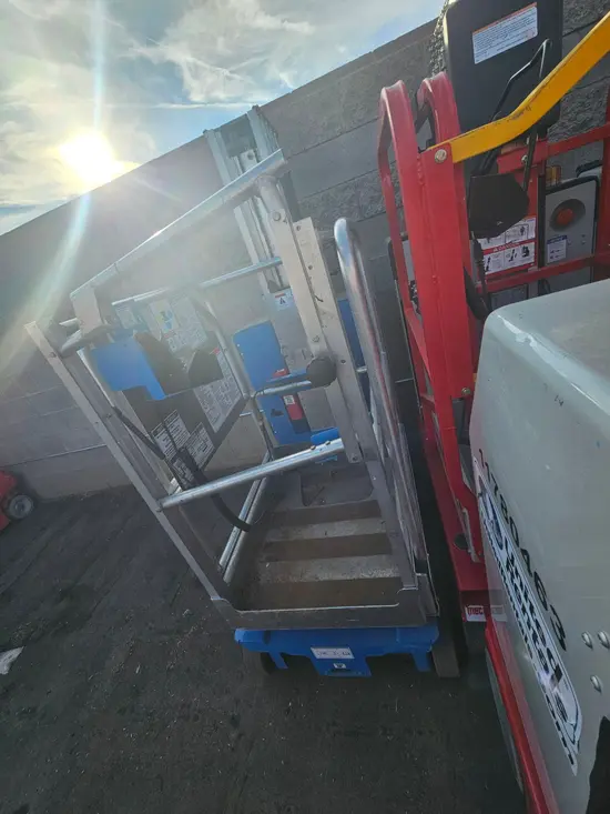 2017 Genie GR-20 Self-Propelled One-Person Lift