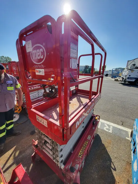 2018 MEC MICRO 19 Scissor Lift