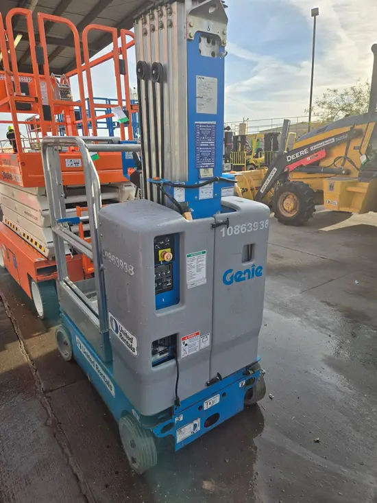 2018 Genie GR-20 Self-Propelled One-Person Lift