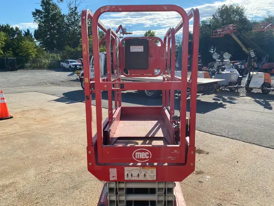 2019 MEC MICRO 19 Scissor Lift